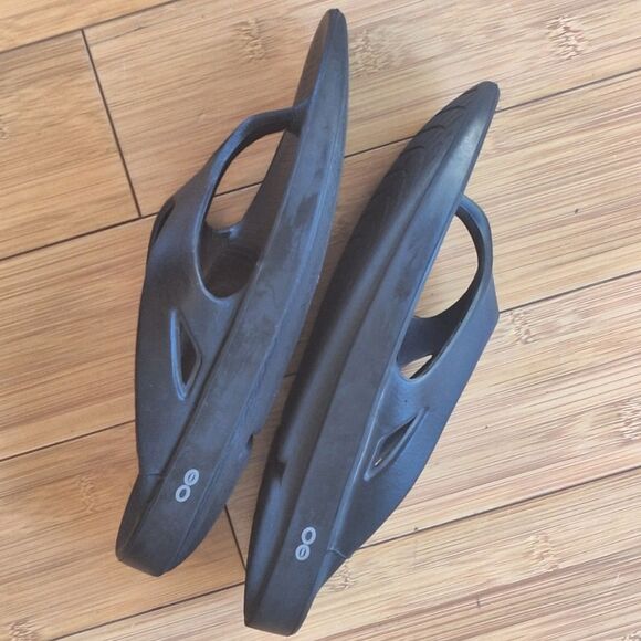 OOFOS Men's 9 Black Recovery Sandals Thongs Flip Flops Unisex (11 women) - Picture 4 of 11